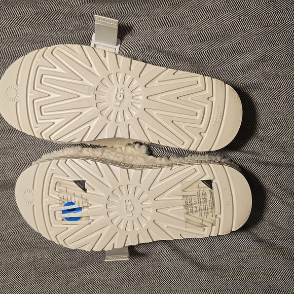 Ugg slippers - Picture 3 of 4